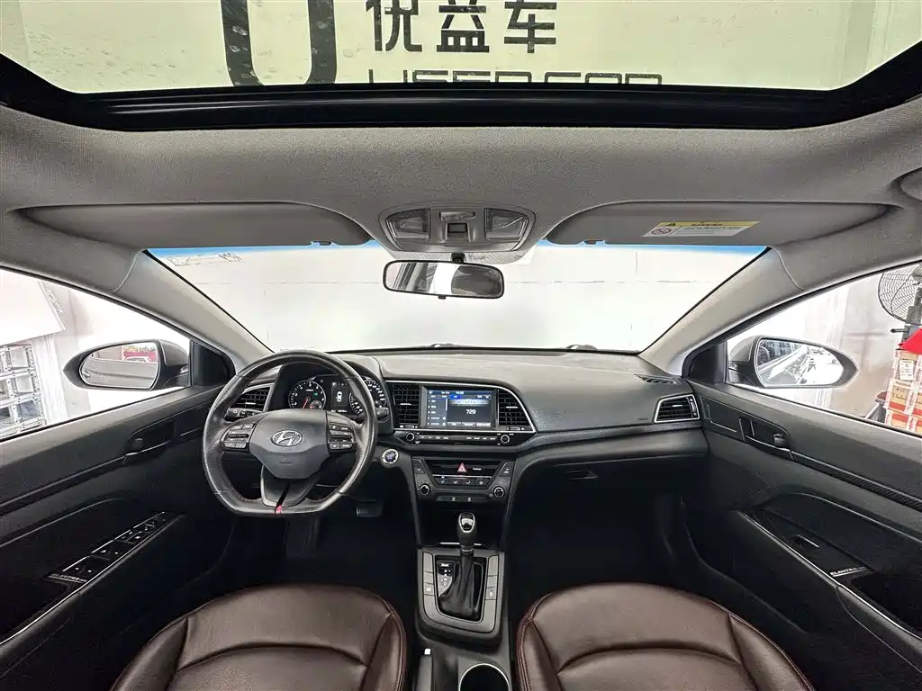 Hyundai Elantra 2019 — фото 6