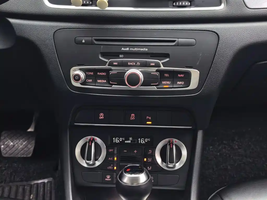 Audi Q3 2015 — фото 14