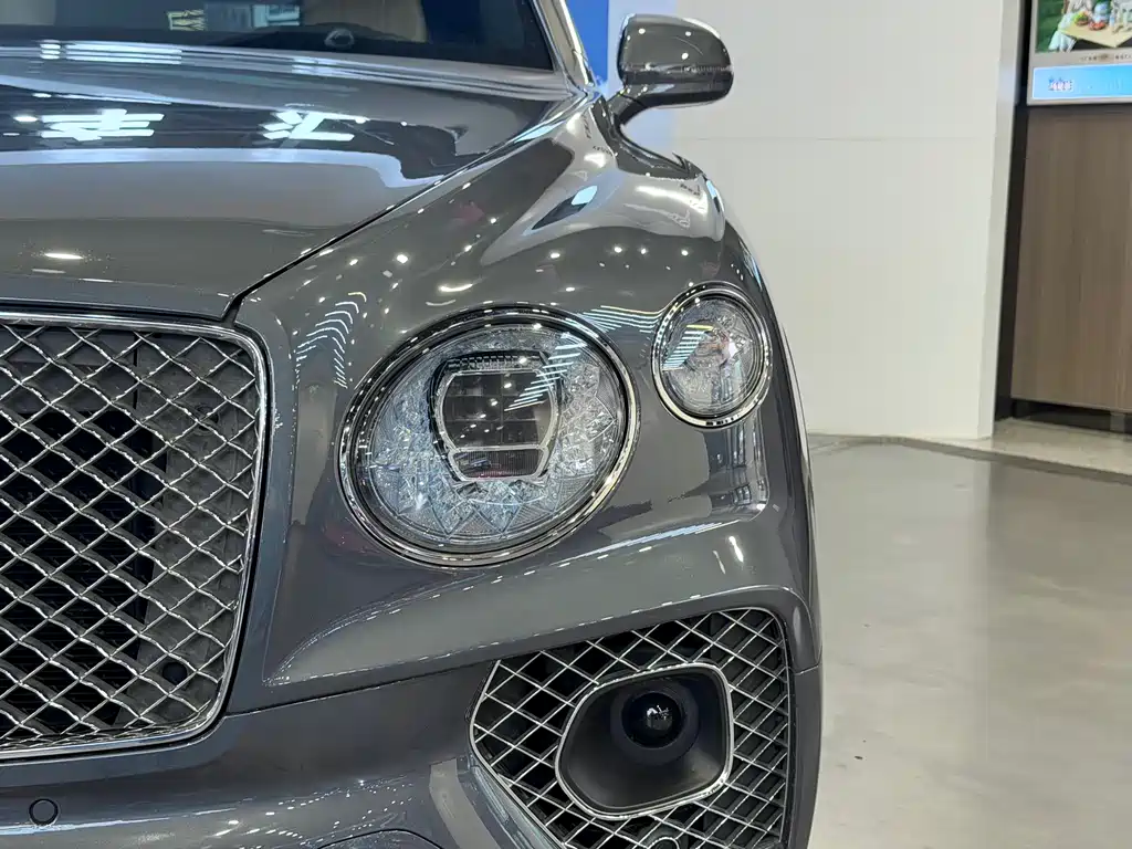 Bentley Bentayga 2021 — фото 4