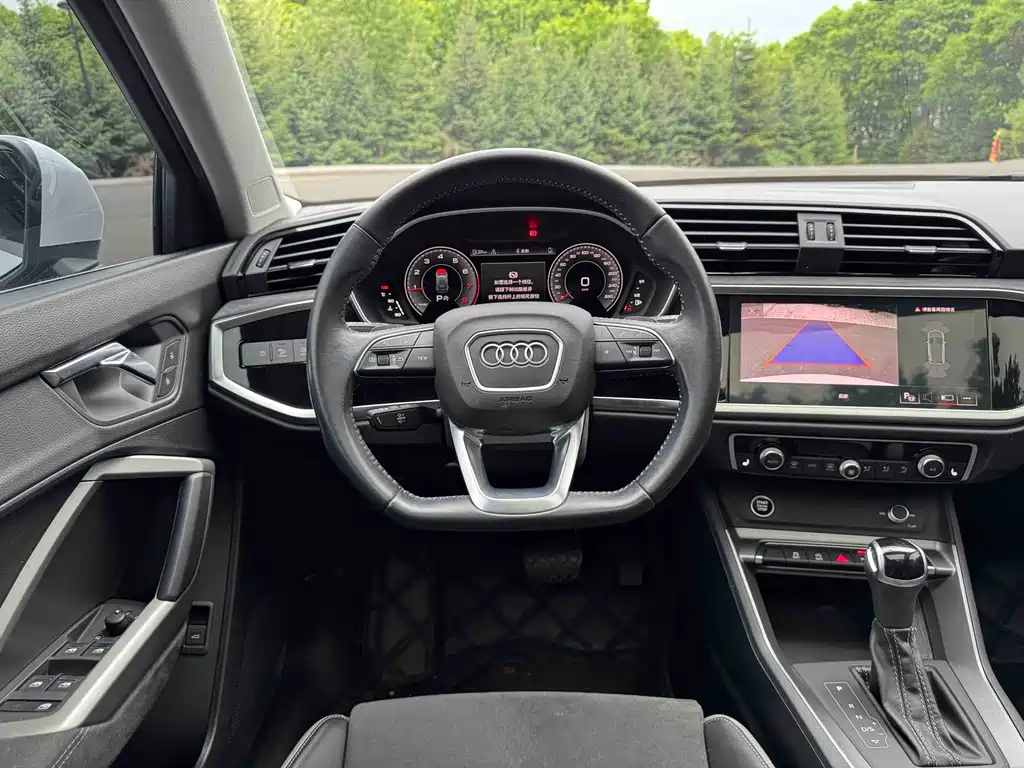 Audi Q3 2021 — фото 15