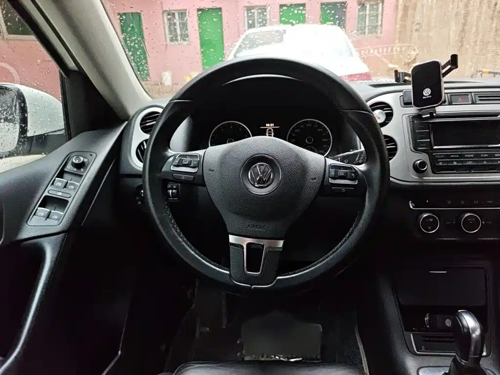 Volkswagen Tiguan 2015 — фото 3