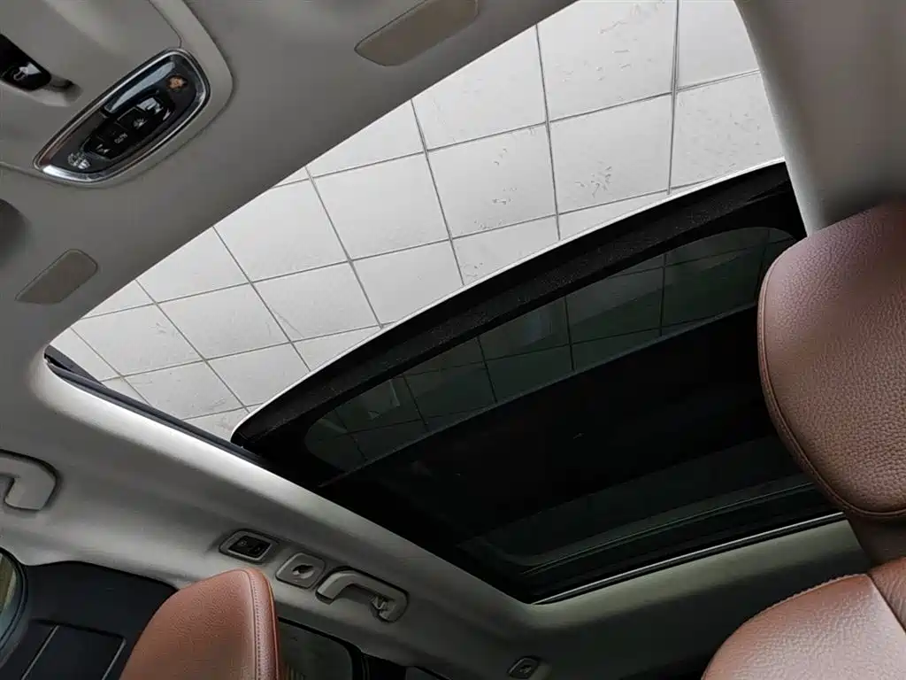 Volvo XC60 2019 — фото 18