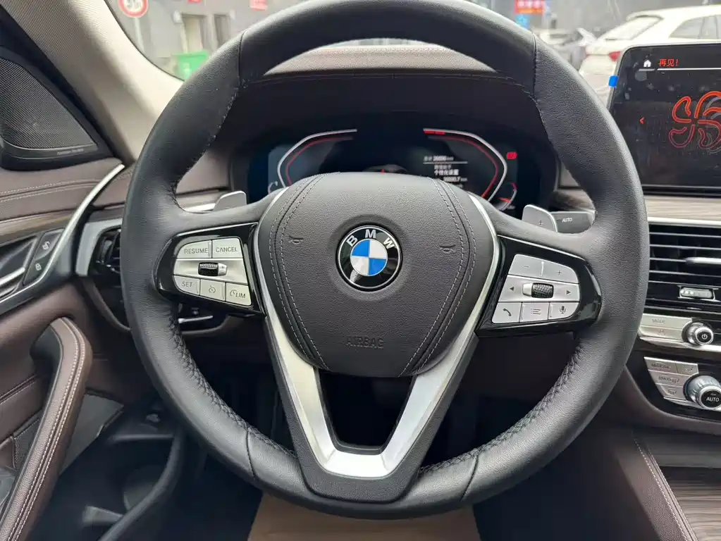 BMW 5 Series 2023 — фото 11