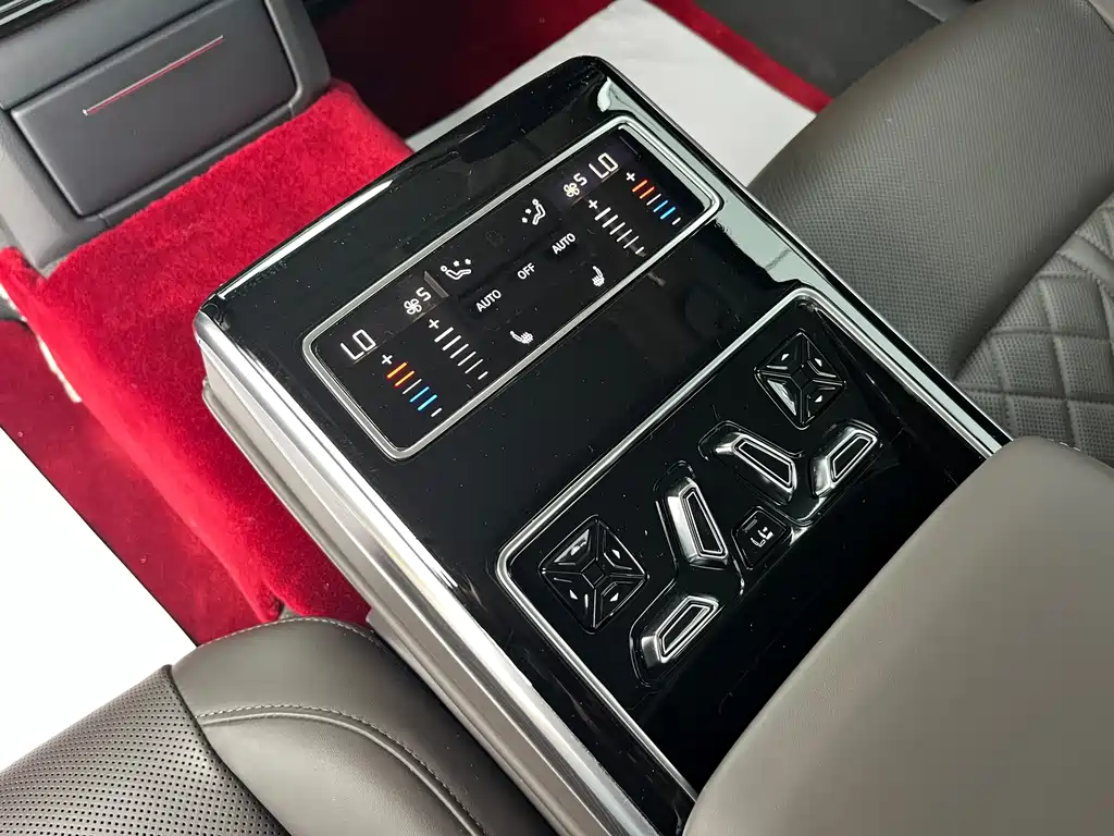 Audi A8 2021 — фото 16