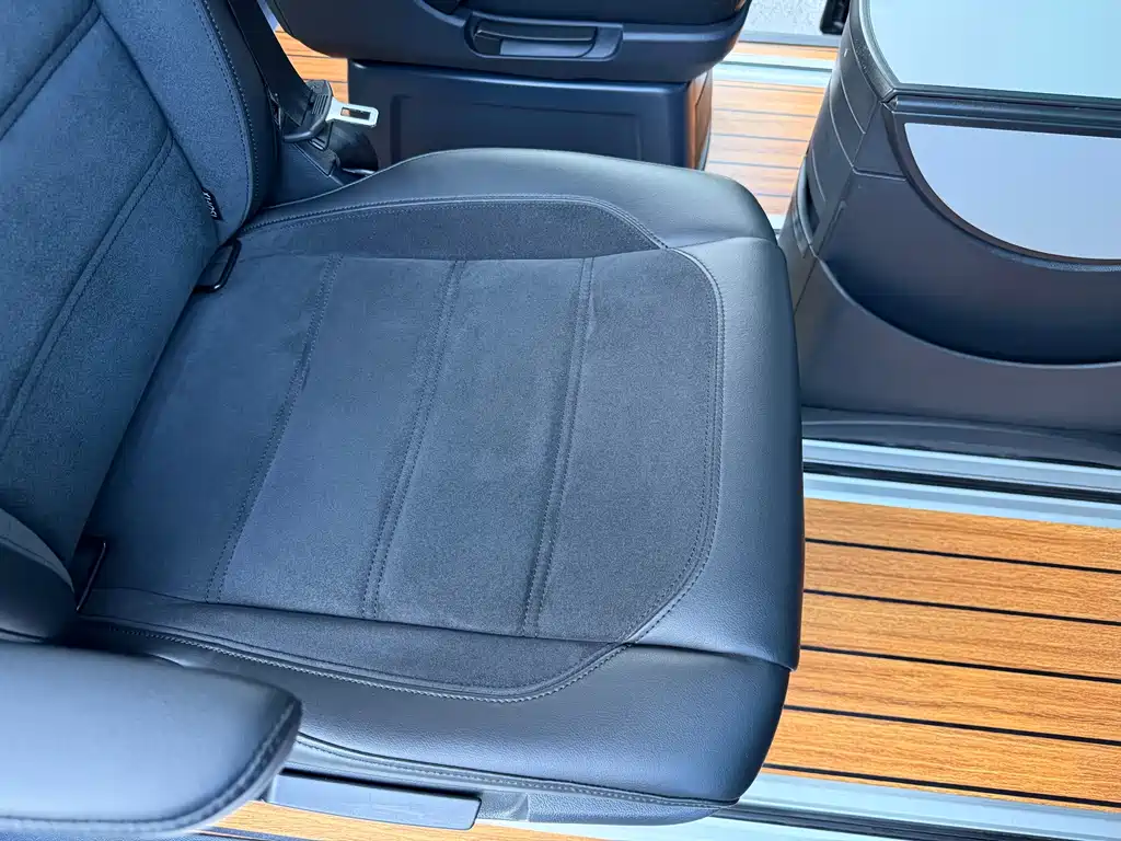 Volkswagen Multivan 2018 — фото 16