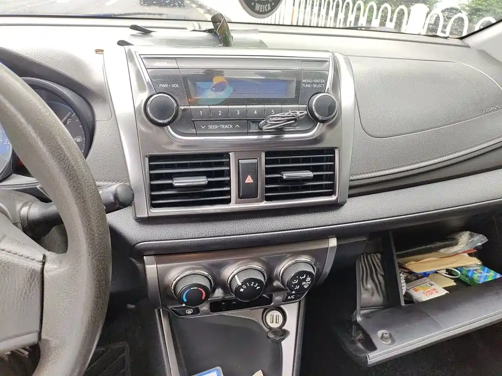 Toyota Yaris L 2015 — фото 14