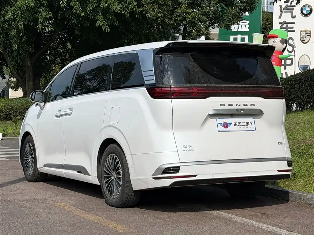 Denza D9 2023