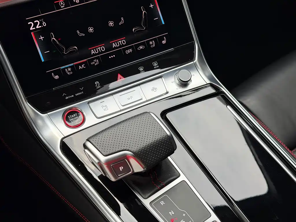 Audi RS 6 2021 — фото 14