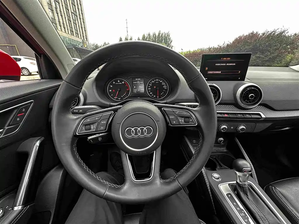 Audi Q2L 2023 — фото 10
