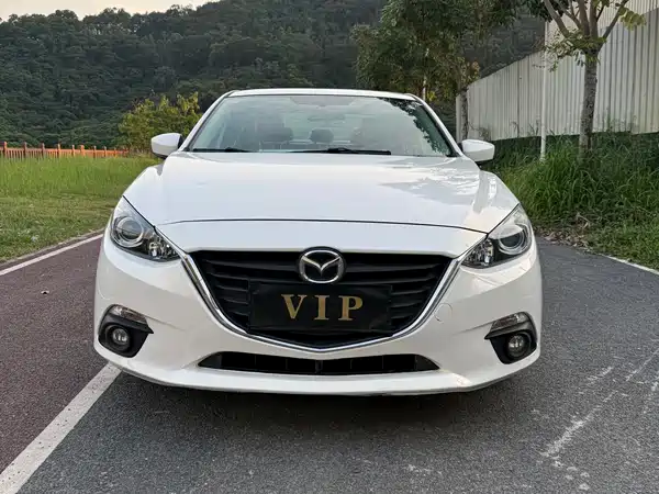 Mazda 3 Axela 2016