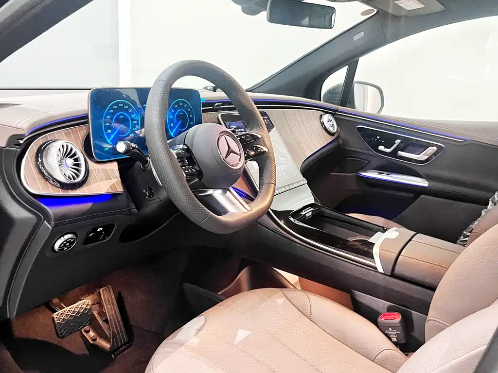 Mercedes-Benz EQE SUV 2025