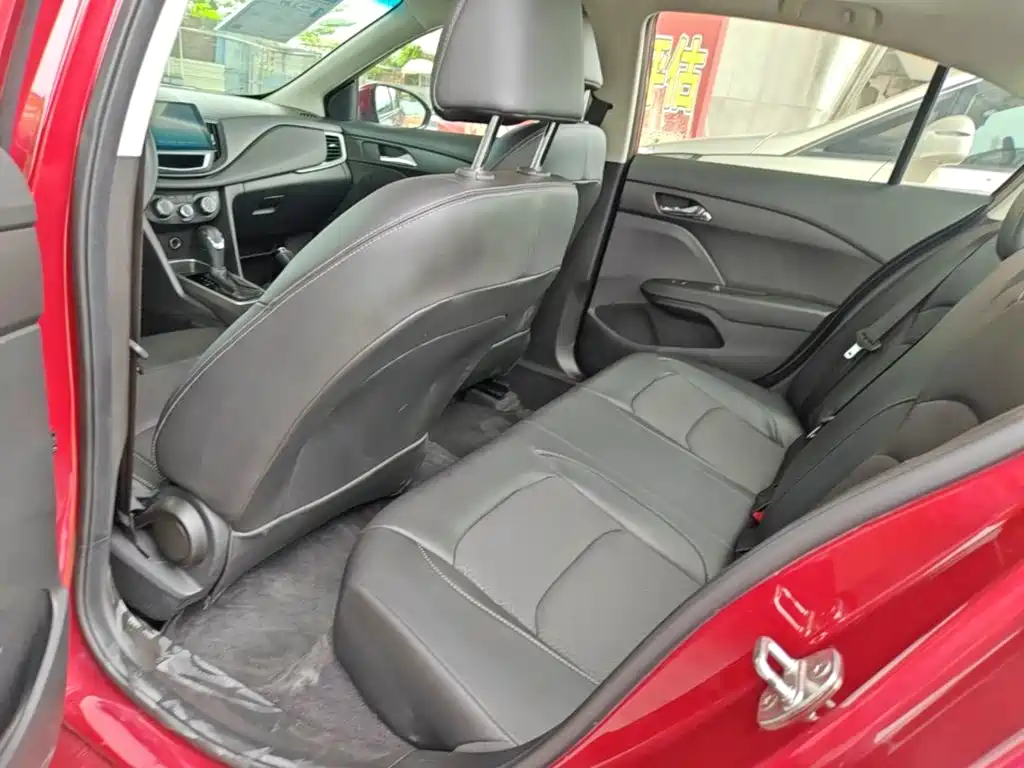Chevrolet Cavalier 2018 — фото 17