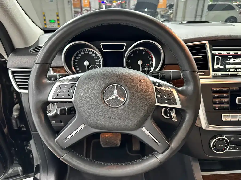 Mercedes-Benz M-Class 2015 — фото 14