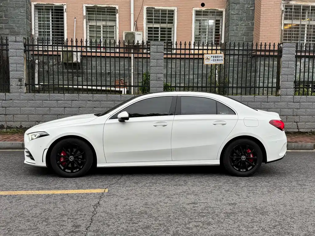 Mercedes-Benz A-Class 2020 — фото 15
