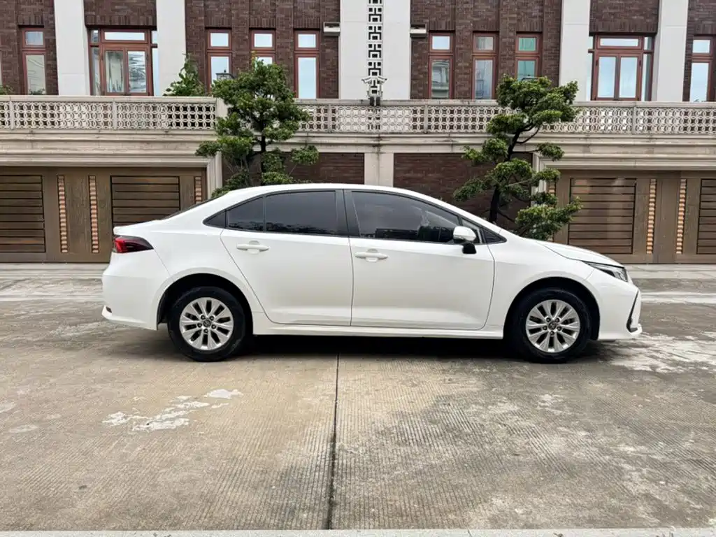 Toyota Corolla 2020 — фото 17