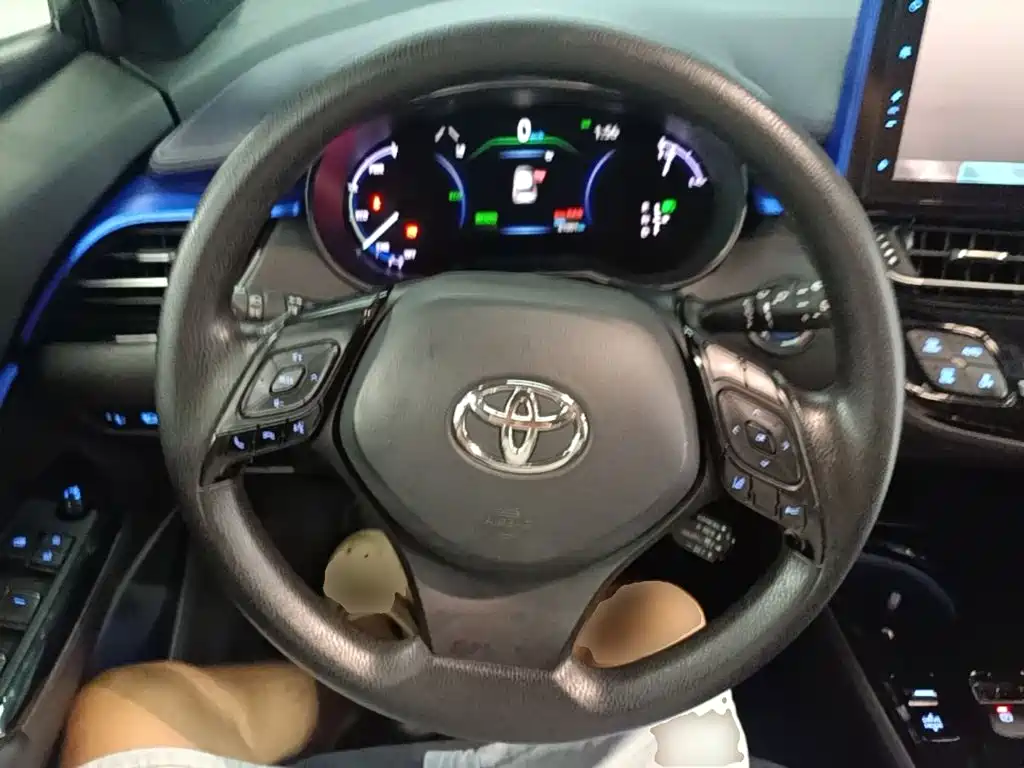 Toyota C-HR EV 2022 — фото 11