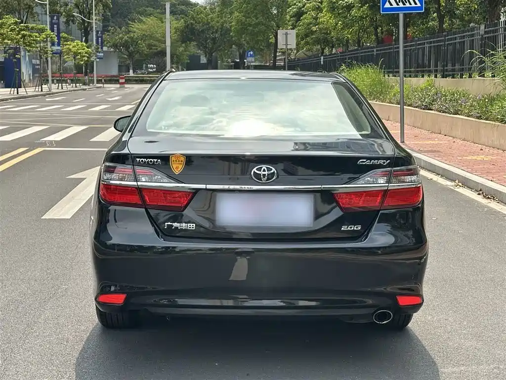 Toyota Camry 2015 — фото 25