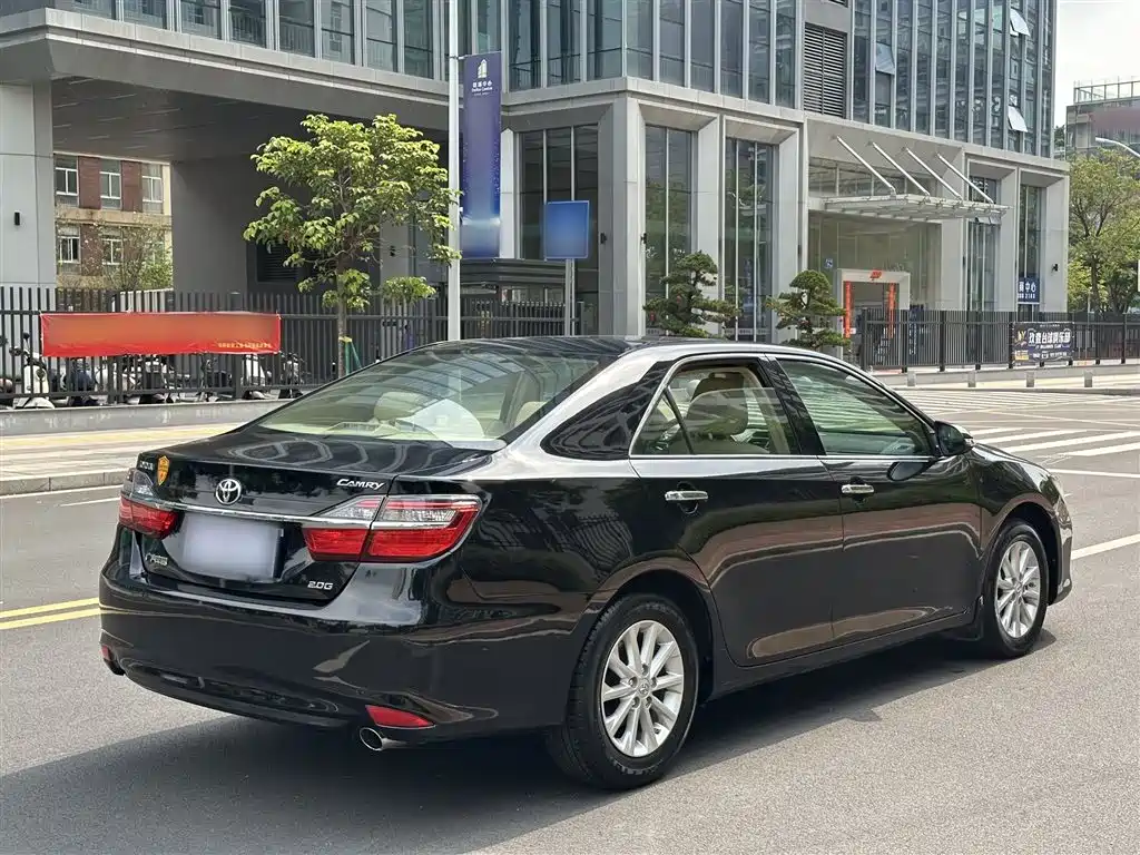 Toyota Camry 2015 — фото 24