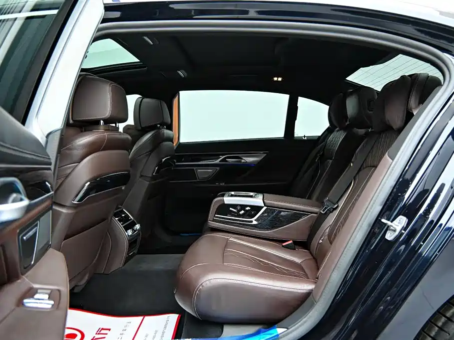 BMW 7 Series 2019 — фото 12