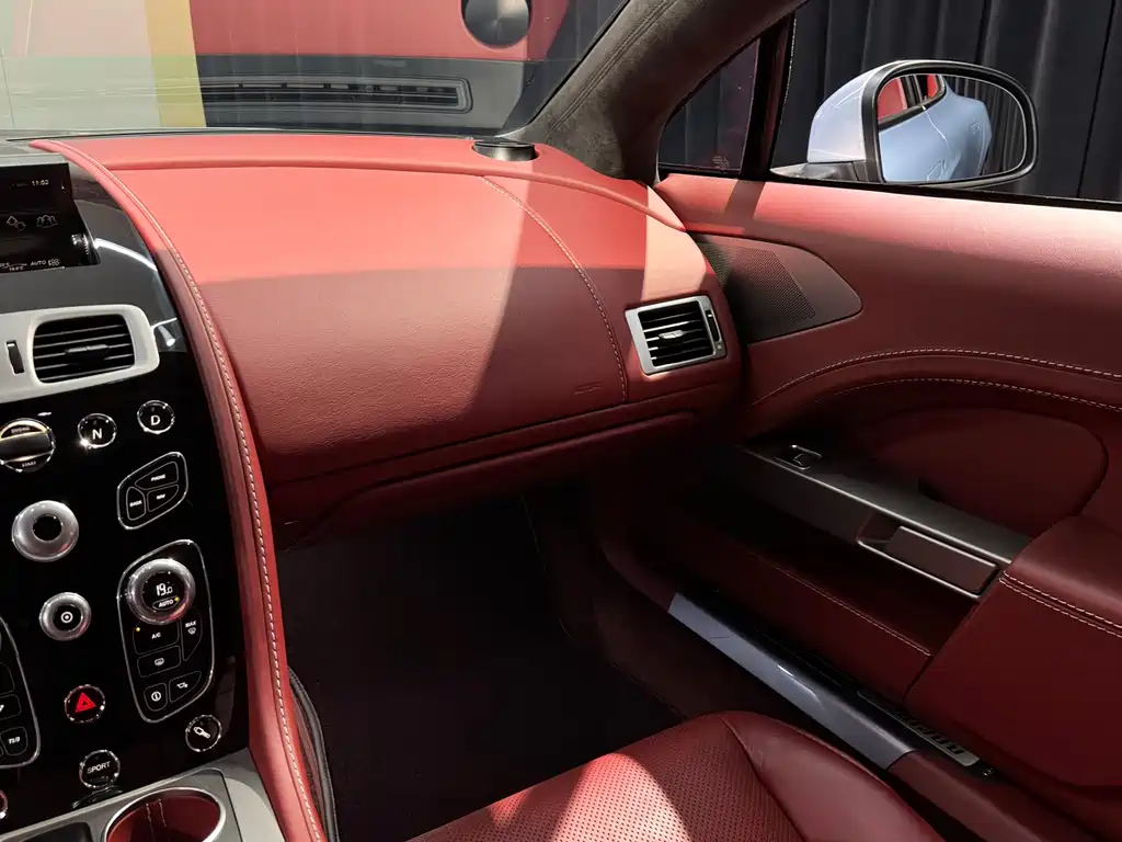Aston Martin Rapide 2016 — фото 21