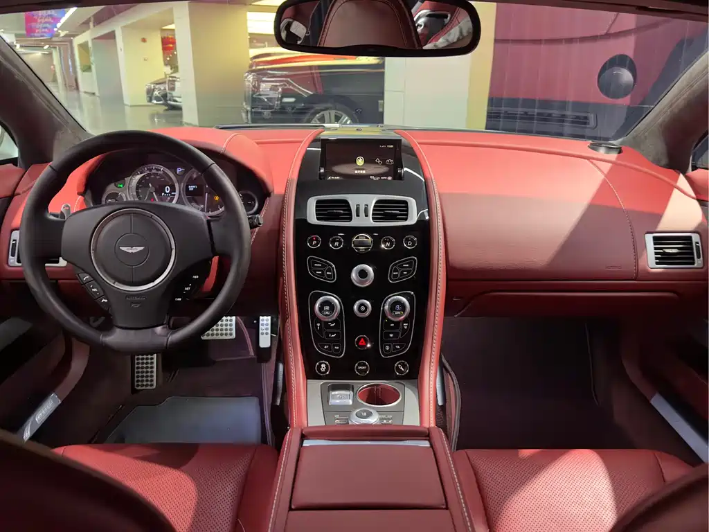 Aston Martin Rapide 2016 — фото 18
