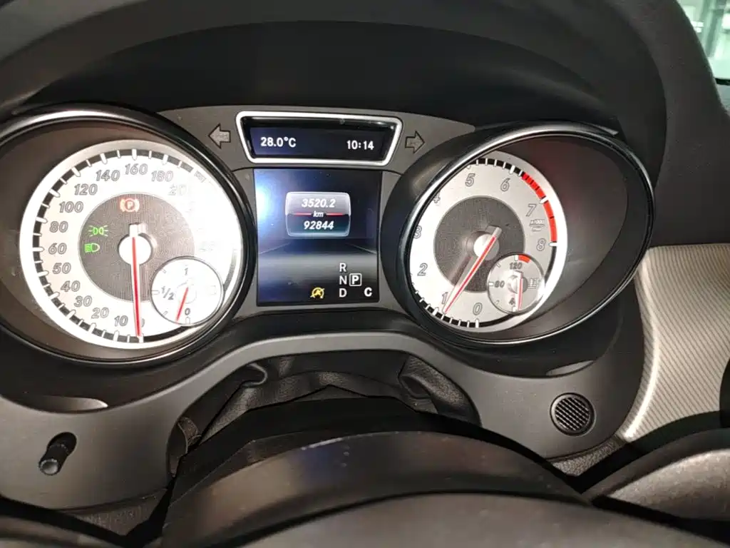 Mercedes-Benz GLA 2016 — фото 18