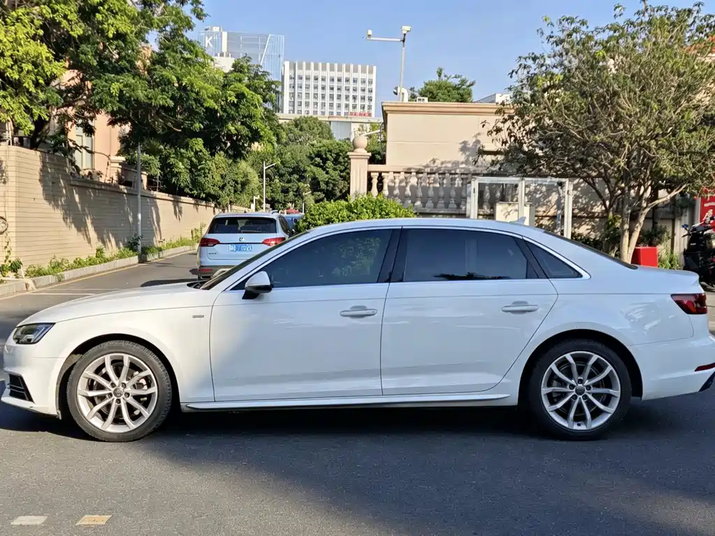 Audi A4L 2018