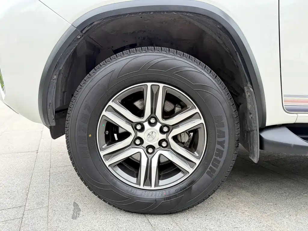 Toyota Fortuner 2018 — фото 28