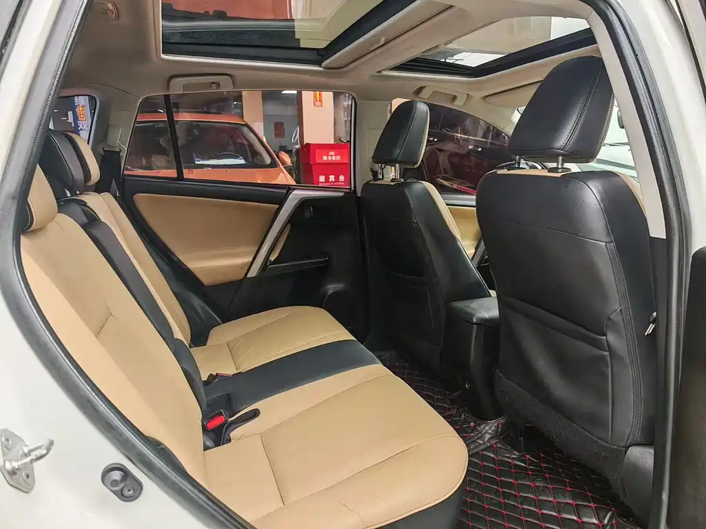 Toyota RAV4 2017 — фото 11