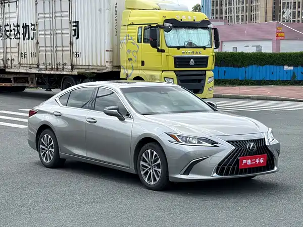 Lexus ES 2024