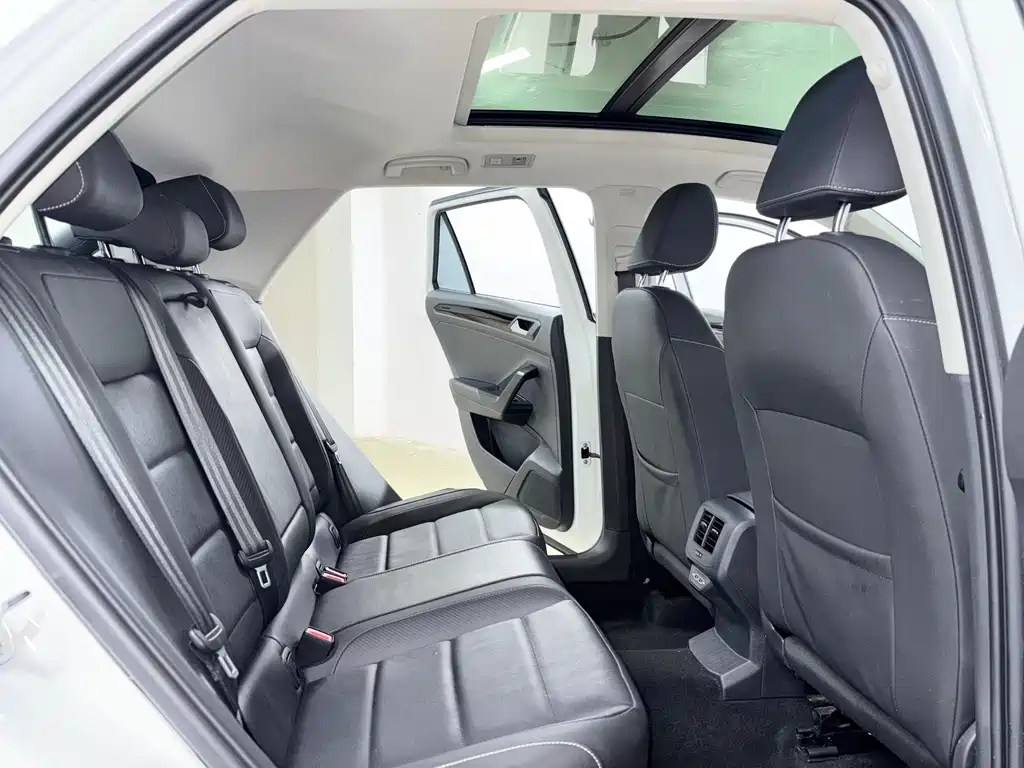 Volkswagen T-Roc 2022 — фото 9