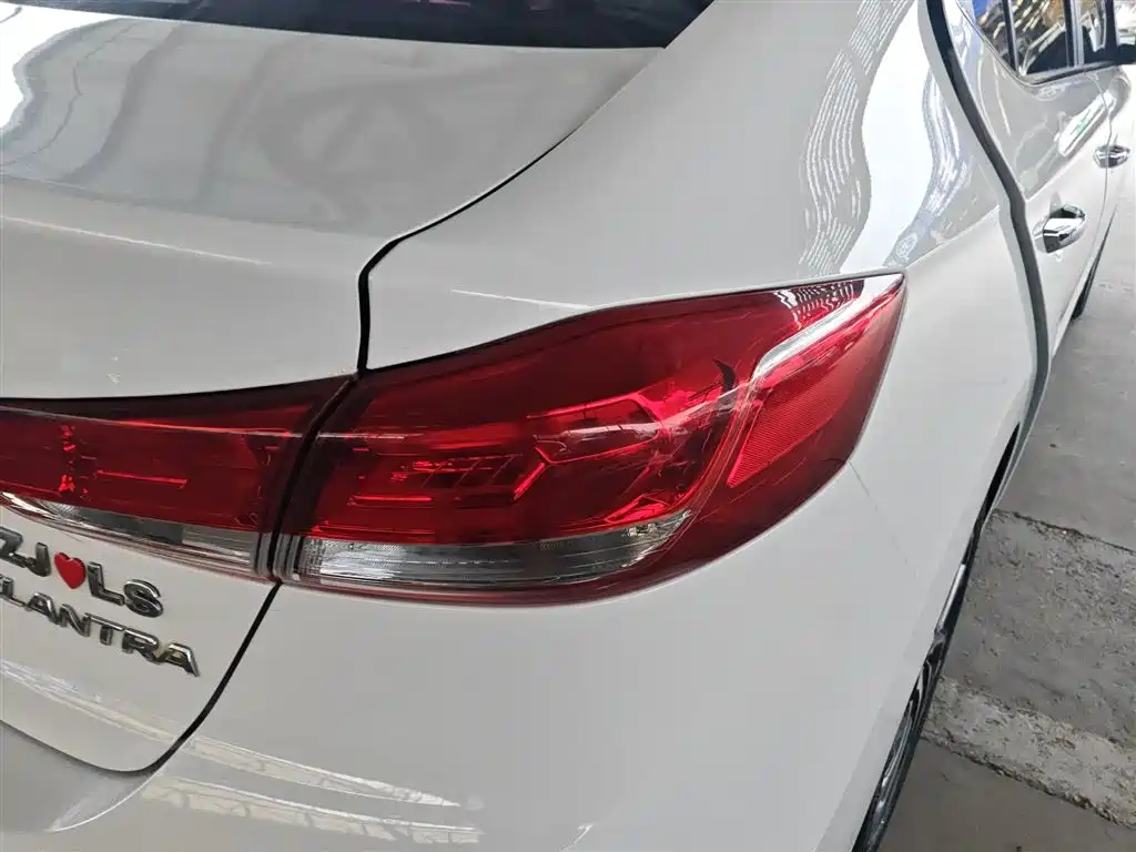 Hyundai Elantra 2020 — фото 24