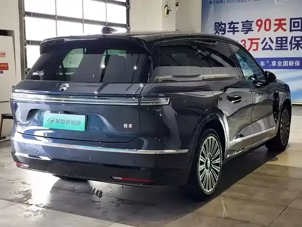 NIO ES8 2025