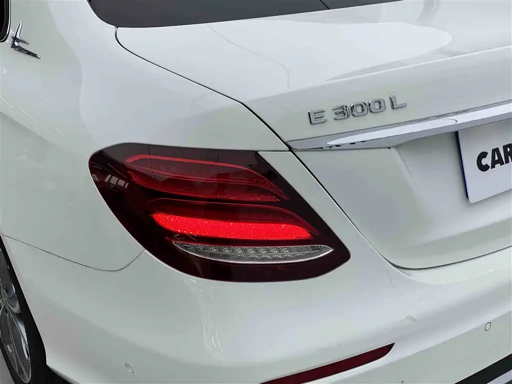 Mercedes-Benz E-Class 2020 — фото 12