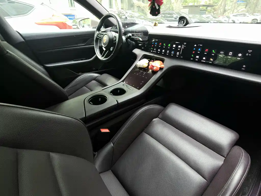 Porsche Taycan 2023