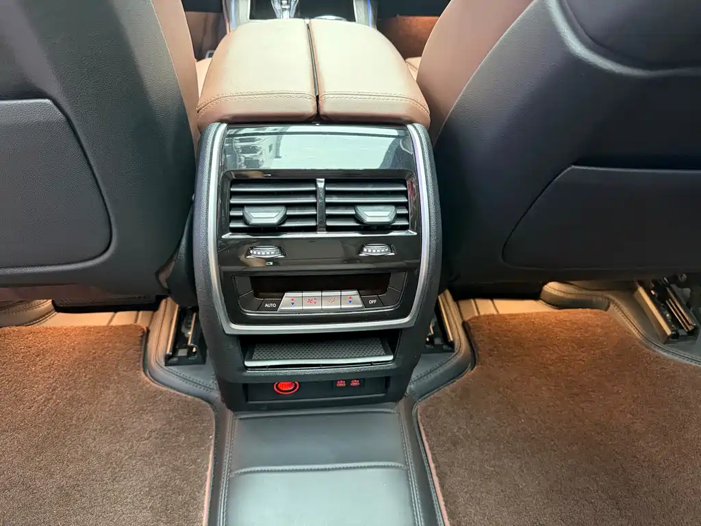 BMW X7 2021 — фото 9