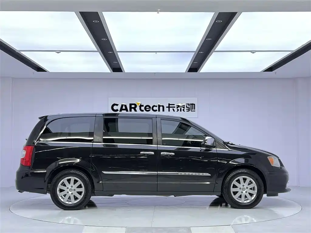 Chrysler Grand Voyager 2015 — фото 10