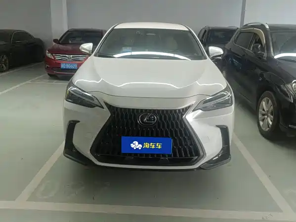 Lexus NX 2024
