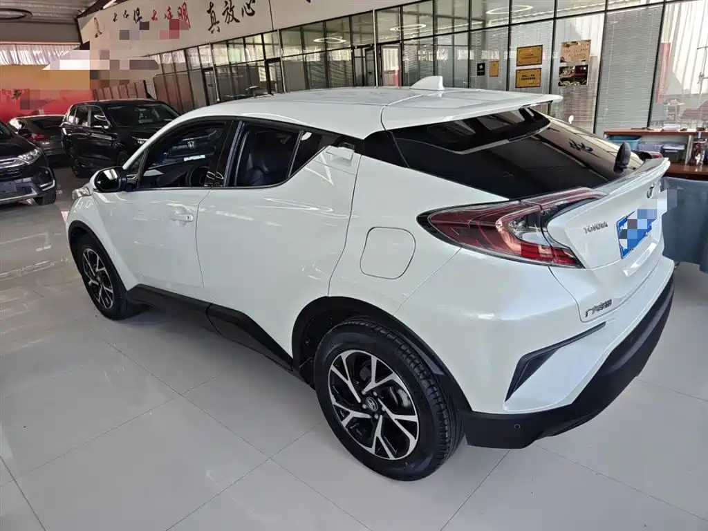 Toyota C-HR 2020 — фото 7