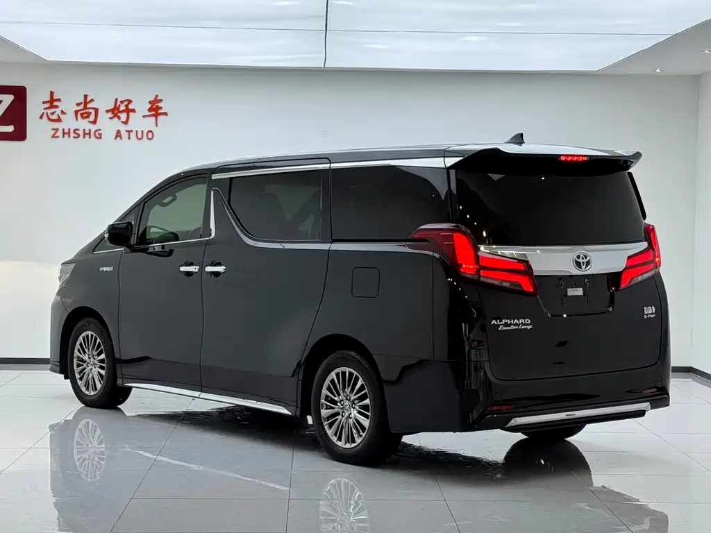 Toyota Alphard 2022 — фото 13