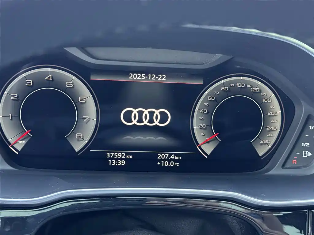 Audi Q3 2023 — фото 16