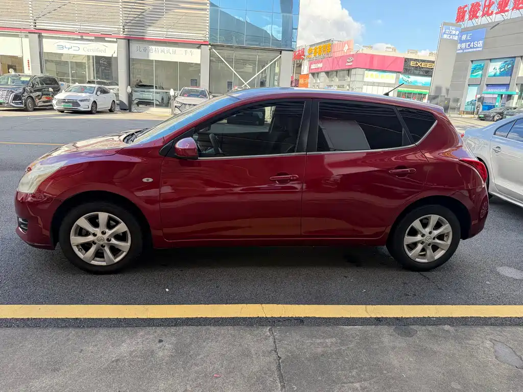 Nissan Tiida 2011