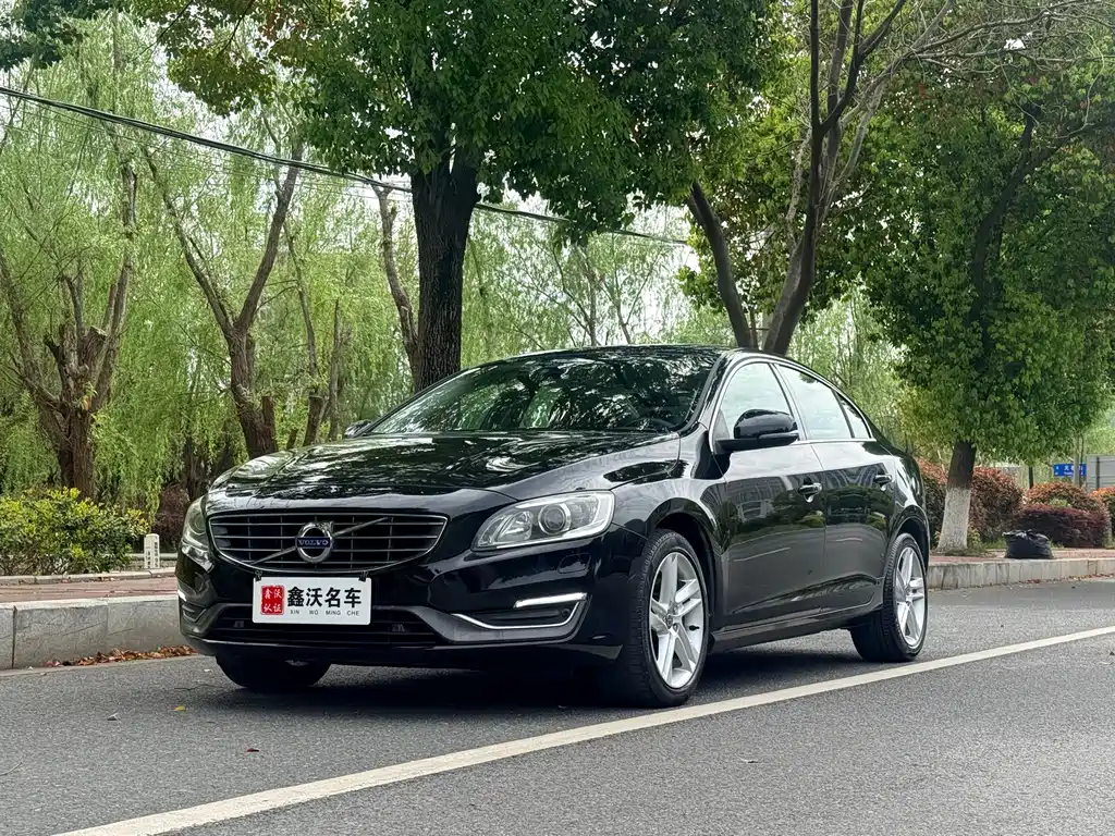 Volvo S60 2015 — фото 1