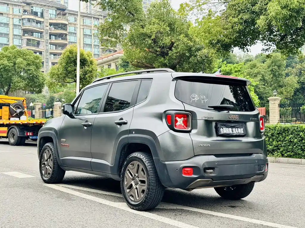 Jeep Renegade 2016 — фото 19
