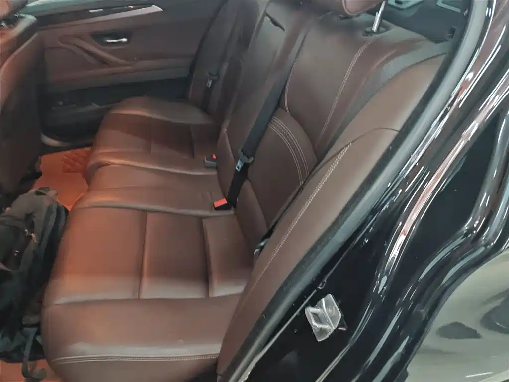 BMW 5 Series 2017 — фото 13