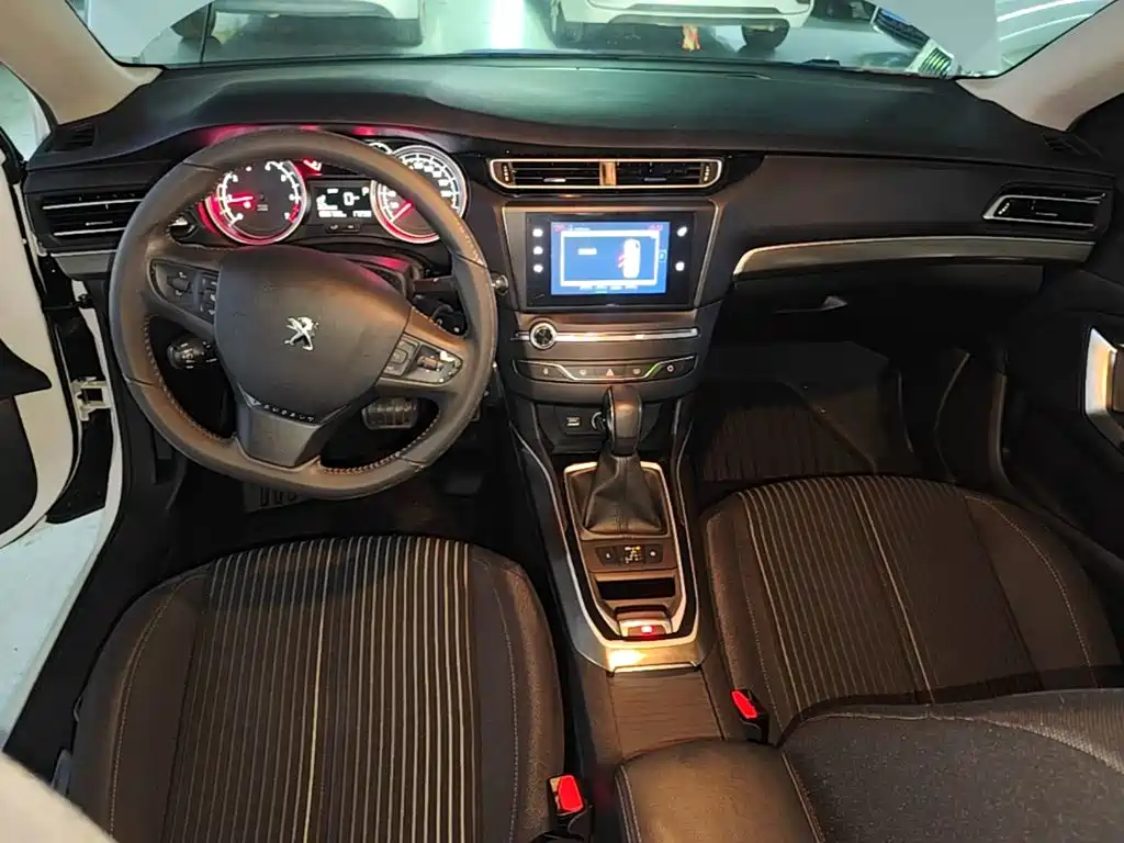 Peugeot 408 2016 — фото 13