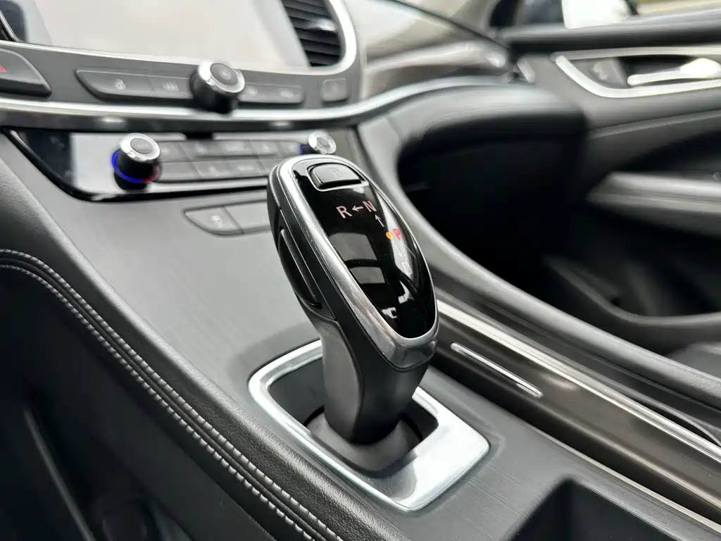 Buick LaCrosse 2020 — фото 11