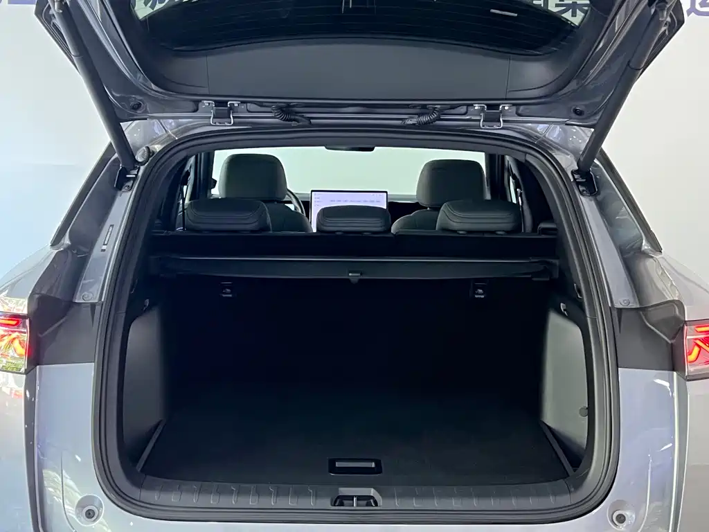 BYD Song L DM-i 2025 — фото 8