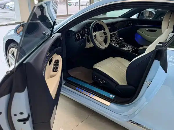 Bentley Continental 2023