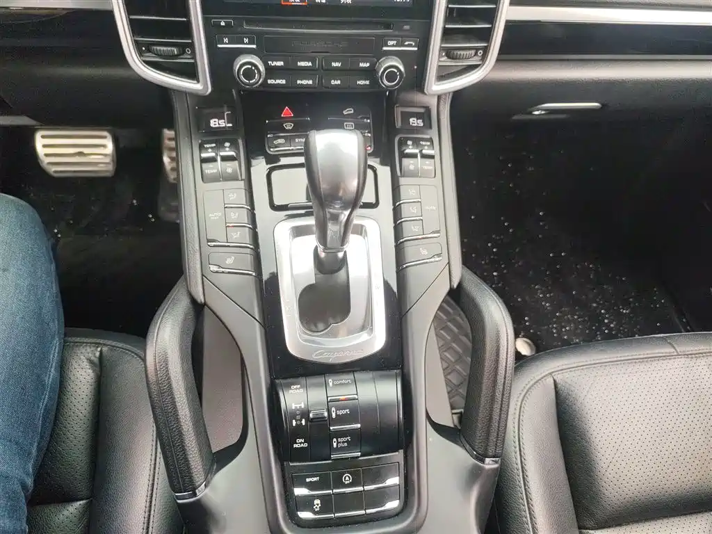 Porsche Cayenne 2017 — фото 14